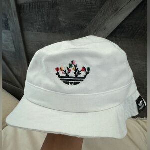 Adidas bucket hat